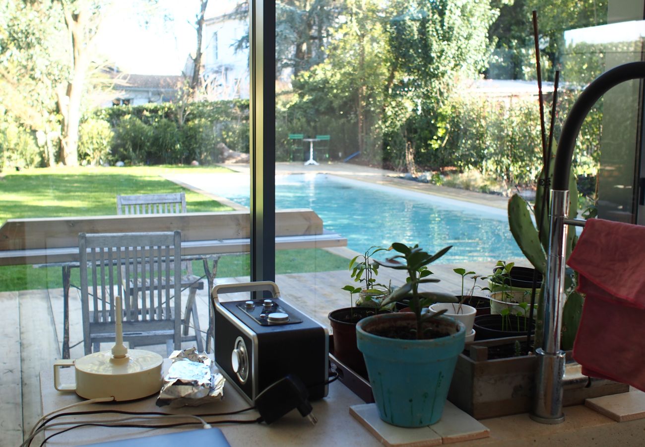 Villa à Bordeaux - Oasis de verdure et de tranquillité avec piscine et sauna