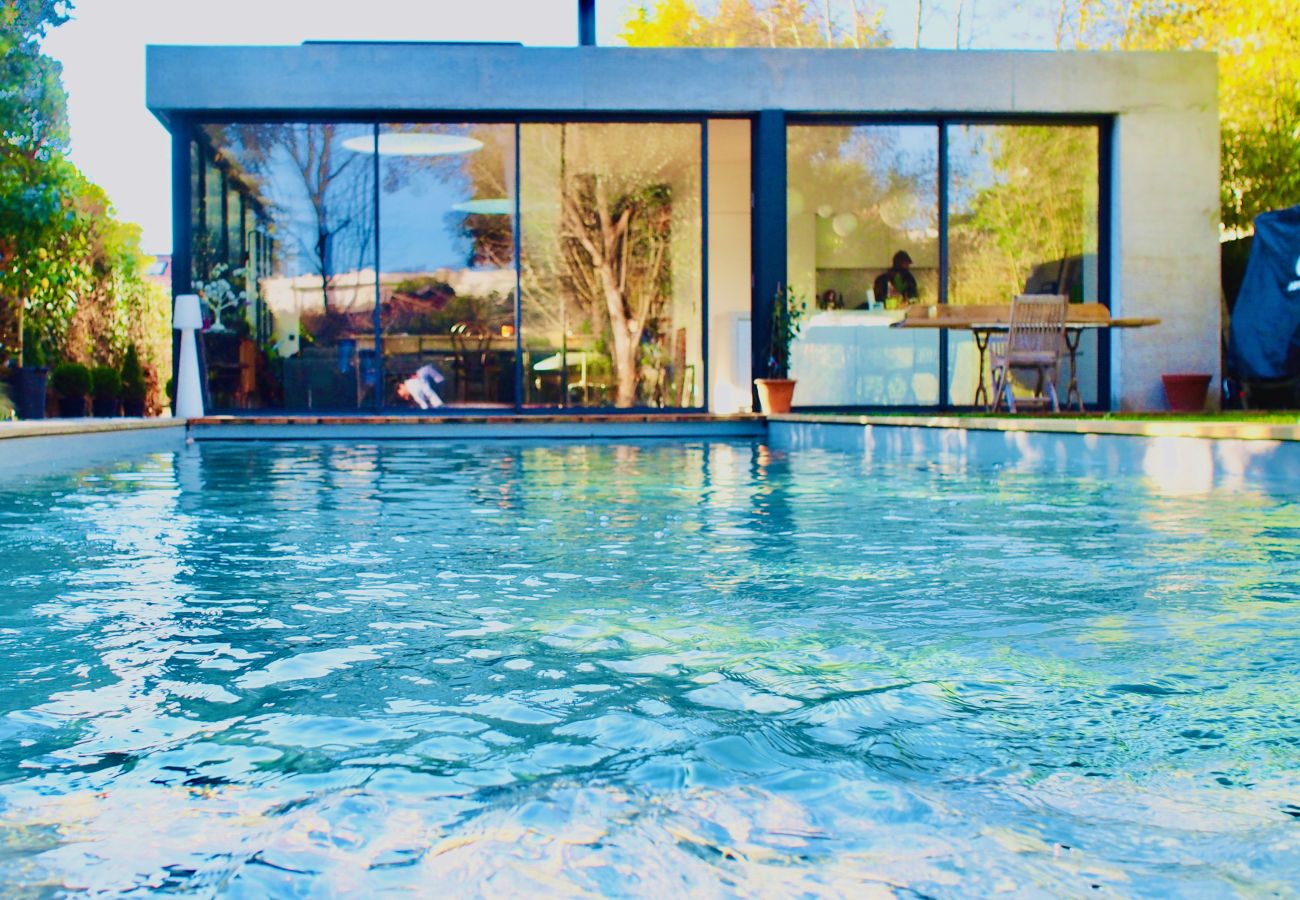 Villa à Bordeaux - Oasis de verdure et de tranquillité avec piscine et sauna