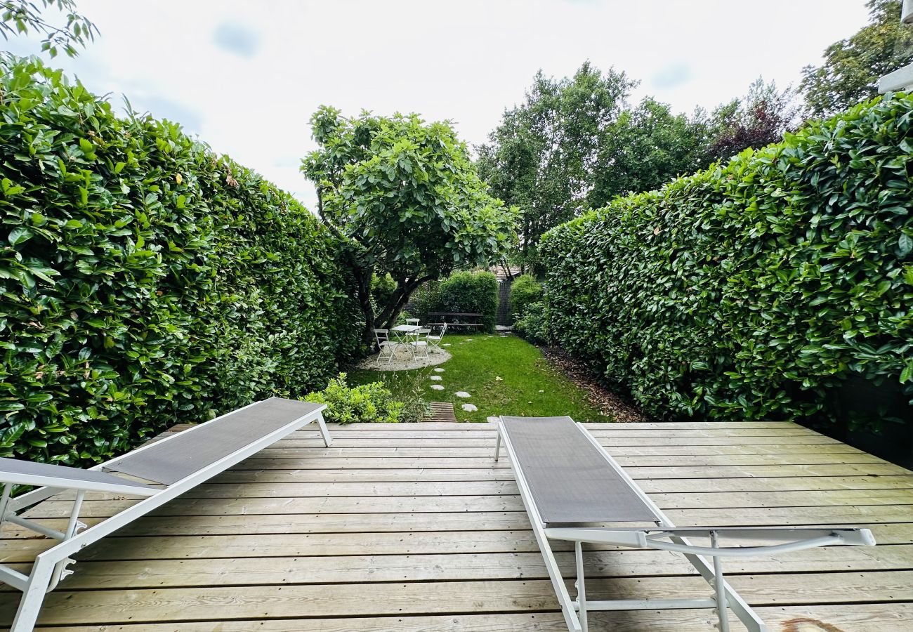 Maison à Bordeaux - Charmante Maison avec Jardin et Terrasses 