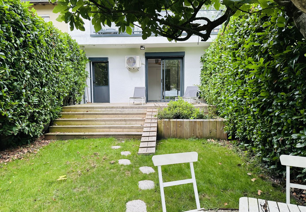 Maison à Bordeaux - Charmante Maison avec Jardin et Terrasses 