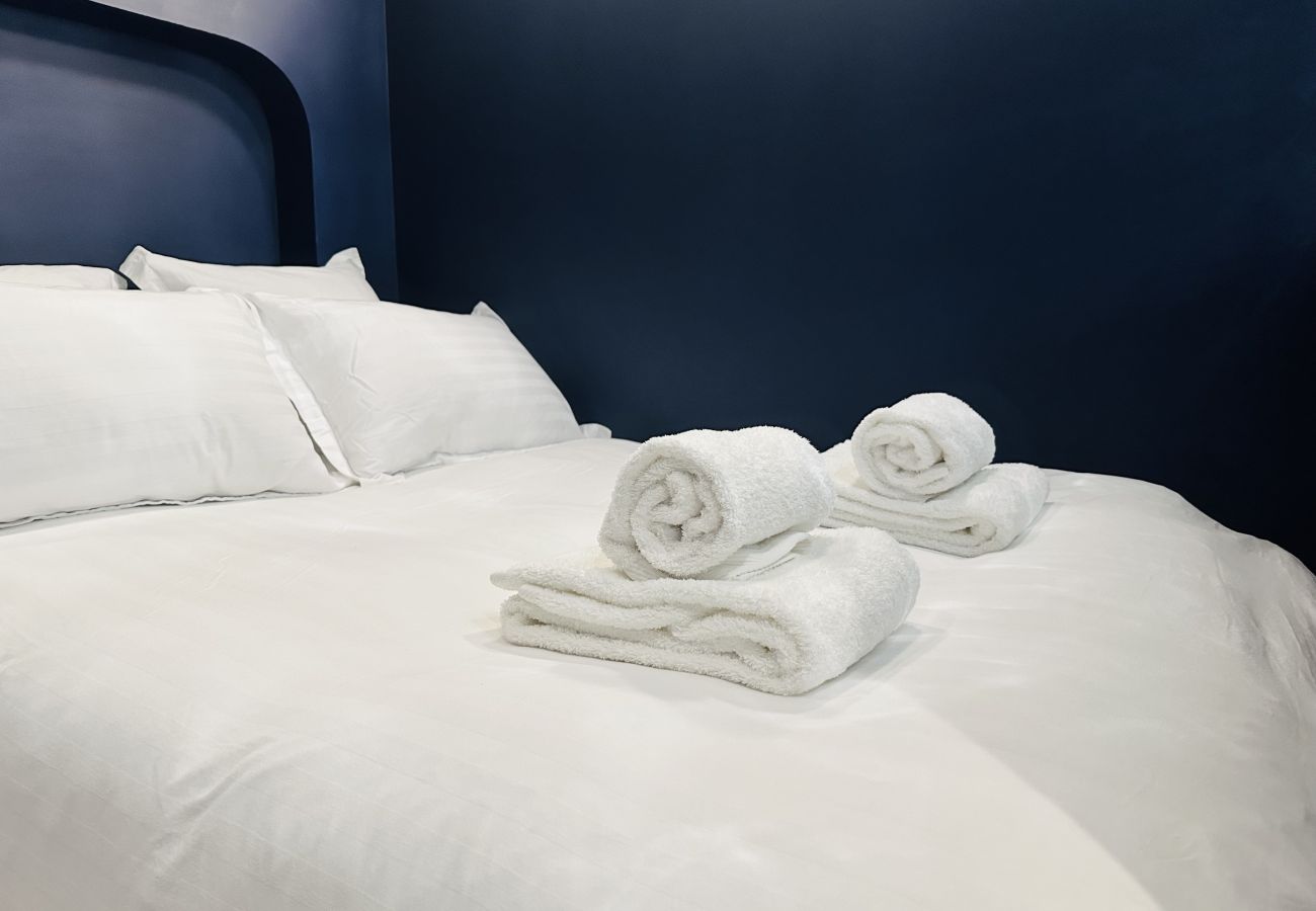 Appartement à Bordeaux - Appartement haut de gamme entièrement rénové – Calme sur cour – Rez-de-chaussée – Place Pey Berland, Bordeaux