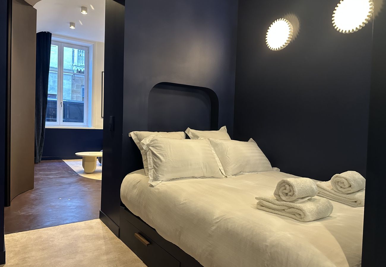 Appartement à Bordeaux - Appartement haut de gamme entièrement rénové – Calme sur cour – Rez-de-chaussée – Place Pey Berland, Bordeaux