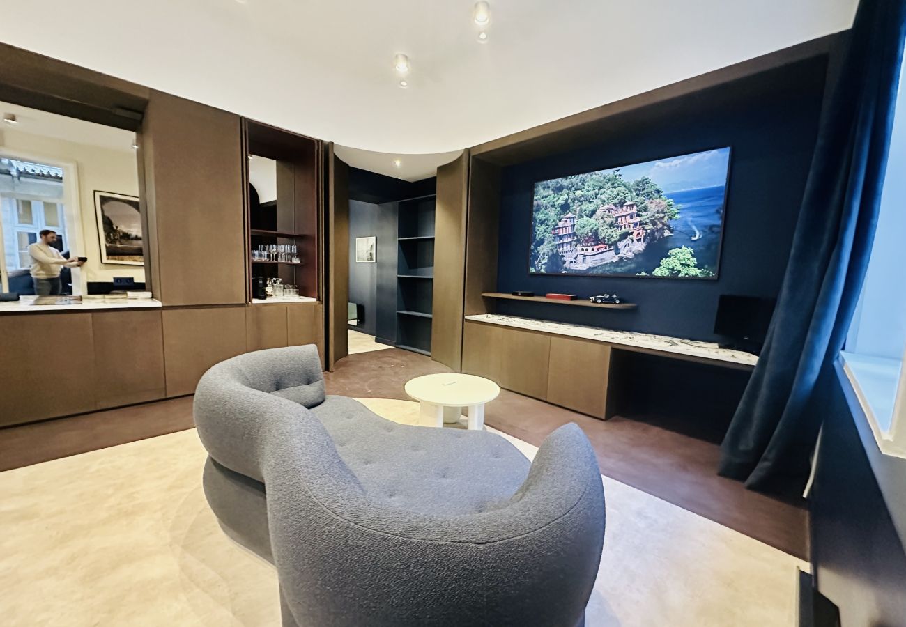 Appartement à Bordeaux - Appartement haut de gamme entièrement rénové – Calme sur cour – Rez-de-chaussée – Place Pey Berland, Bordeaux