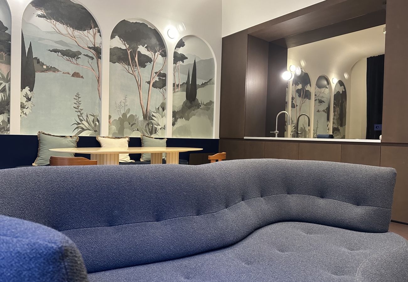 Appartement à Bordeaux - Appartement haut de gamme entièrement rénové – Calme sur cour – Rez-de-chaussée – Place Pey Berland, Bordeaux