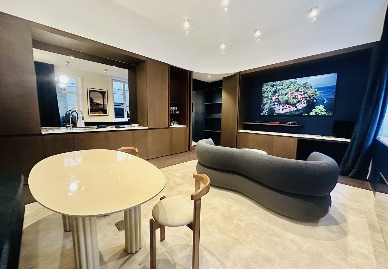 Appartement à Bordeaux - Appartement haut de gamme entièrement rénové – Calme sur cour – Rez-de-chaussée – Place Pey Berland, Bordeaux