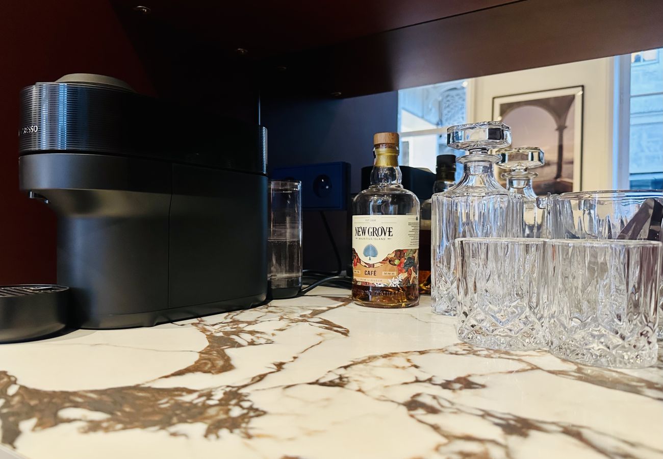 Appartement à Bordeaux - Appartement haut de gamme entièrement rénové – Calme sur cour – Rez-de-chaussée – Place Pey Berland, Bordeaux