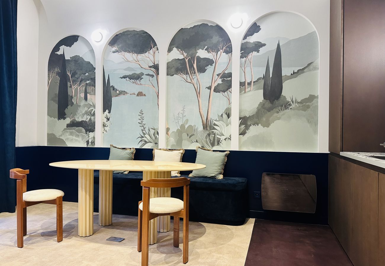 Appartement à Bordeaux - Appartement haut de gamme entièrement rénové – Calme sur cour – Rez-de-chaussée – Place Pey Berland, Bordeaux