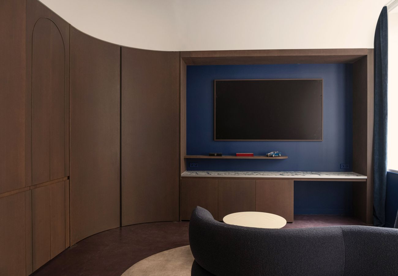 Appartement à Bordeaux - Appartement haut de gamme entièrement rénové – Calme sur cour – Rez-de-chaussée – Place Pey Berland, Bordeaux