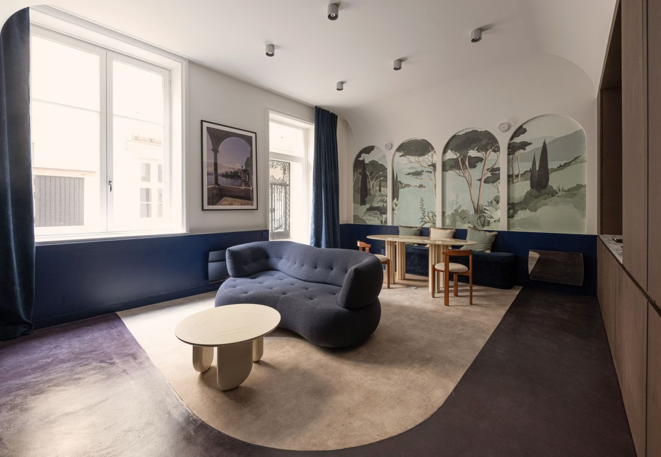 Appartement à Bordeaux - Appartement haut de gamme entièrement rénové – Calme sur cour – Rez-de-chaussée – Place Pey Berland, Bordeaux