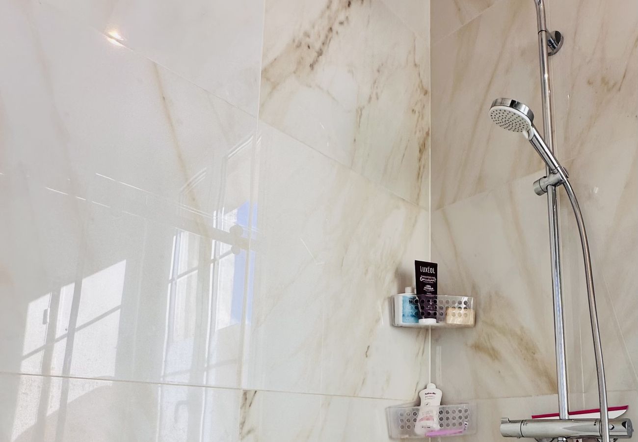 Appartement à Bordeaux - Atelier d’artiste lumineux avec verrière – Parc Rivière