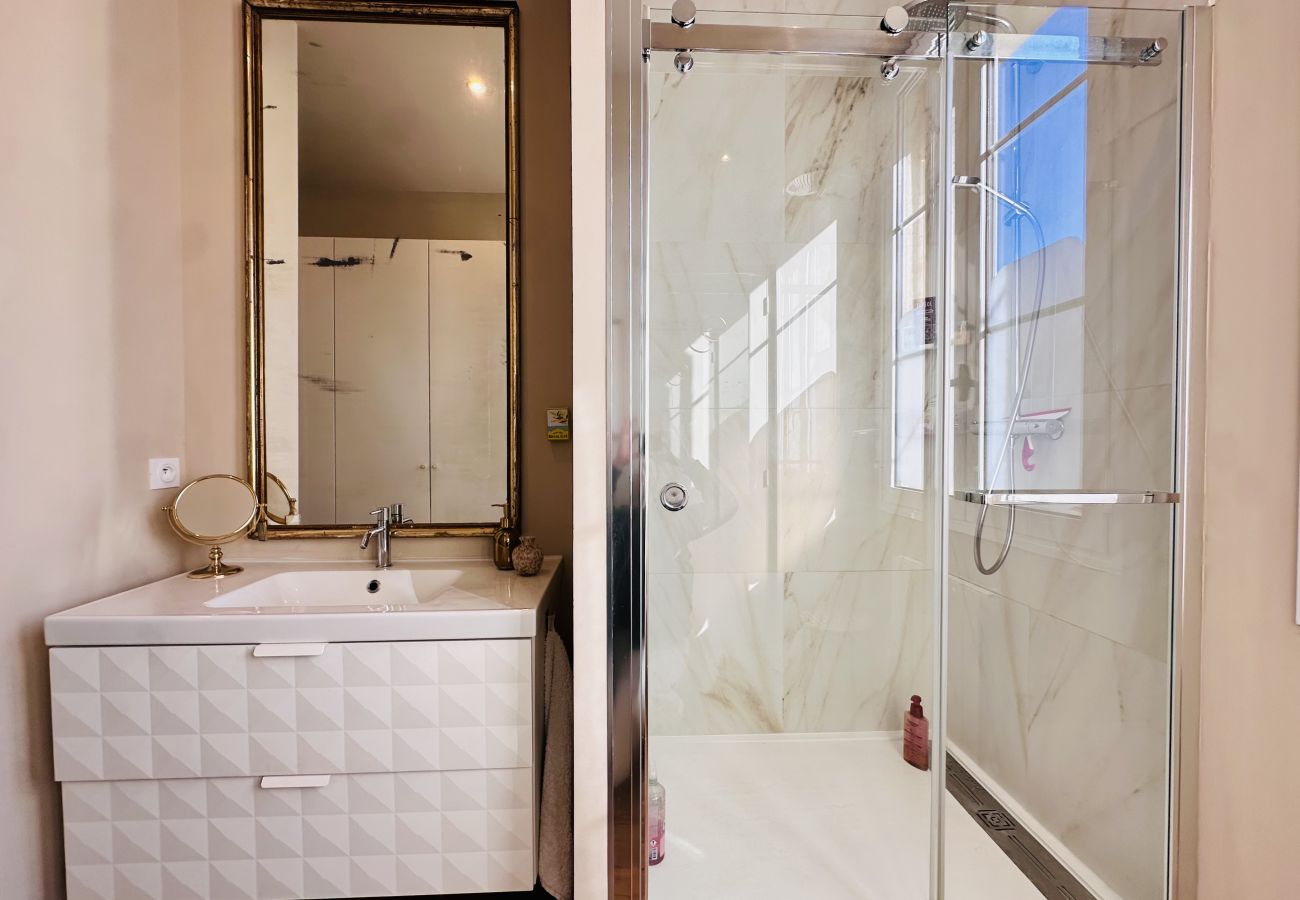 Appartement à Bordeaux - Atelier d’artiste lumineux avec verrière – Parc Rivière