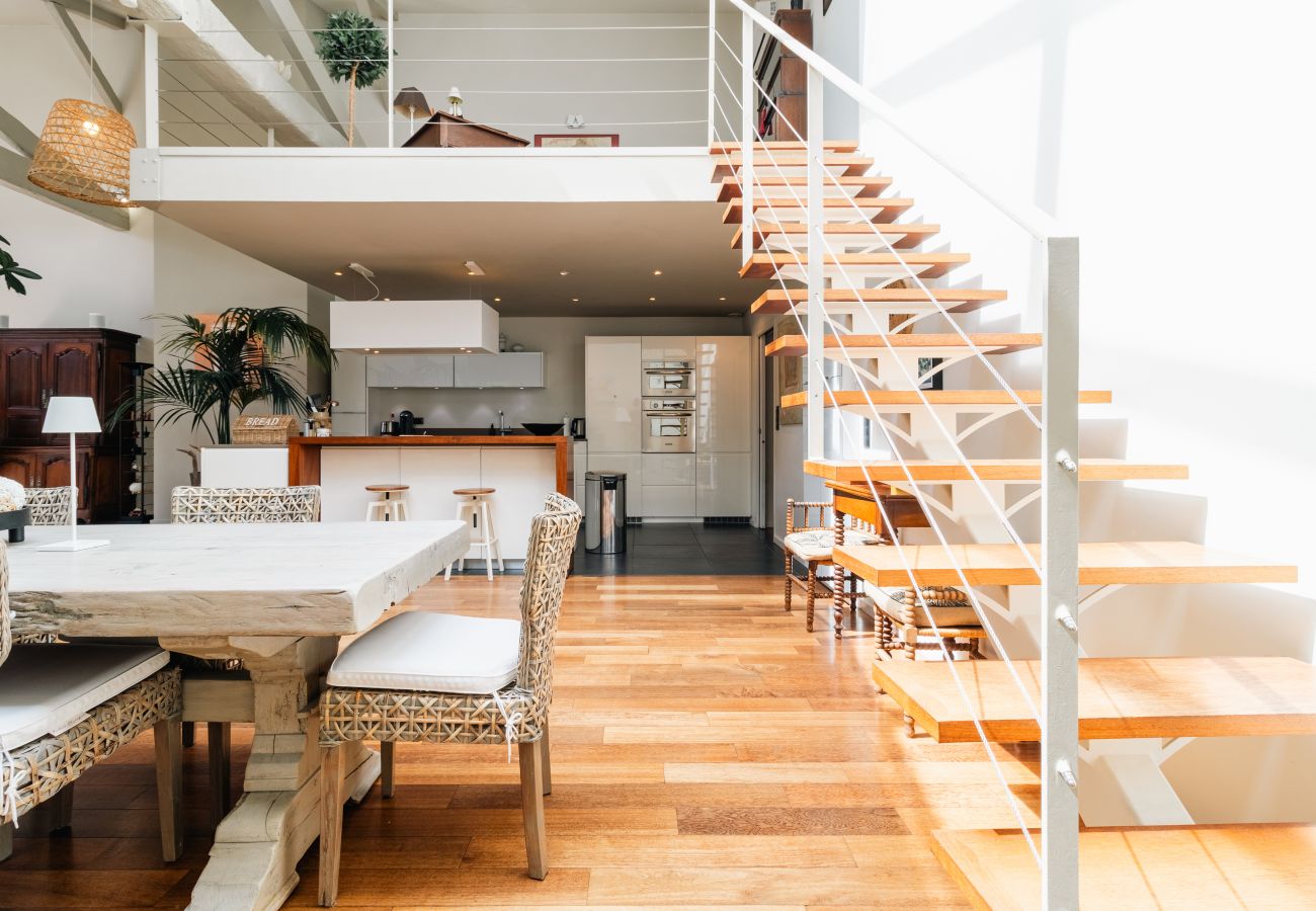 Appartement à Bordeaux - Spectaculaire loft de 250 m² situé au cœur des Chartrons à Bordeaux