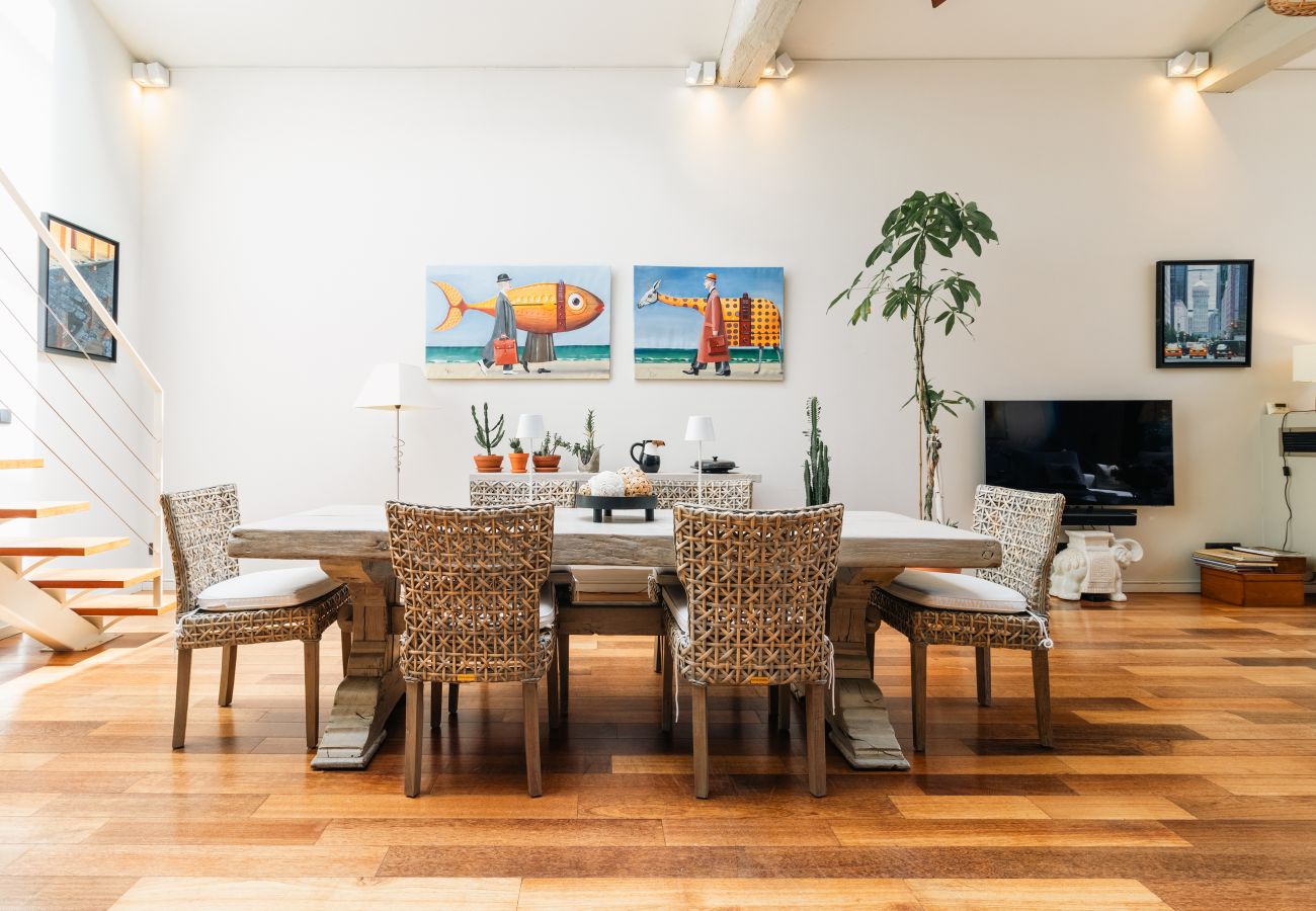 Appartement à Bordeaux - Spectaculaire loft de 250 m² situé au cœur des Chartrons à Bordeaux