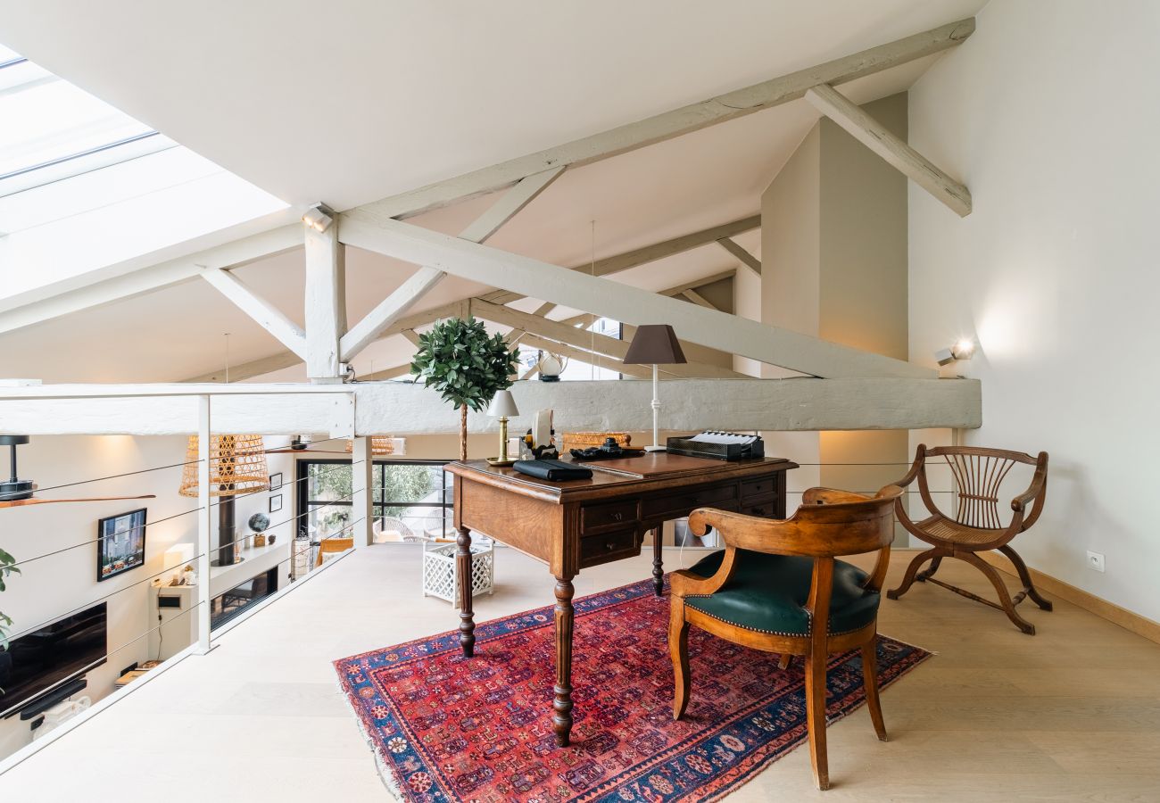 Appartement à Bordeaux - Spectaculaire loft de 250 m² situé au cœur des Chartrons à Bordeaux
