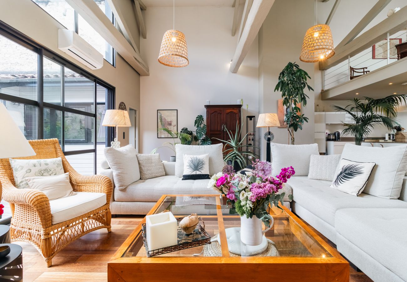 Appartement à Bordeaux - Spectaculaire loft de 250 m² situé au cœur des Chartrons à Bordeaux