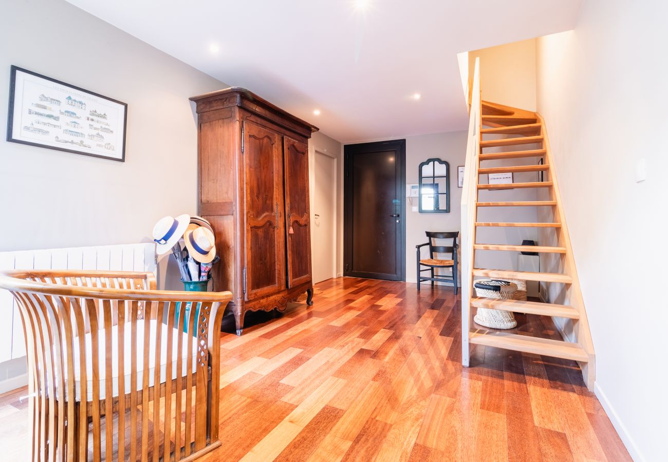 Appartement à Bordeaux - Spectaculaire loft de 250 m² situé au cœur des Chartrons à Bordeaux