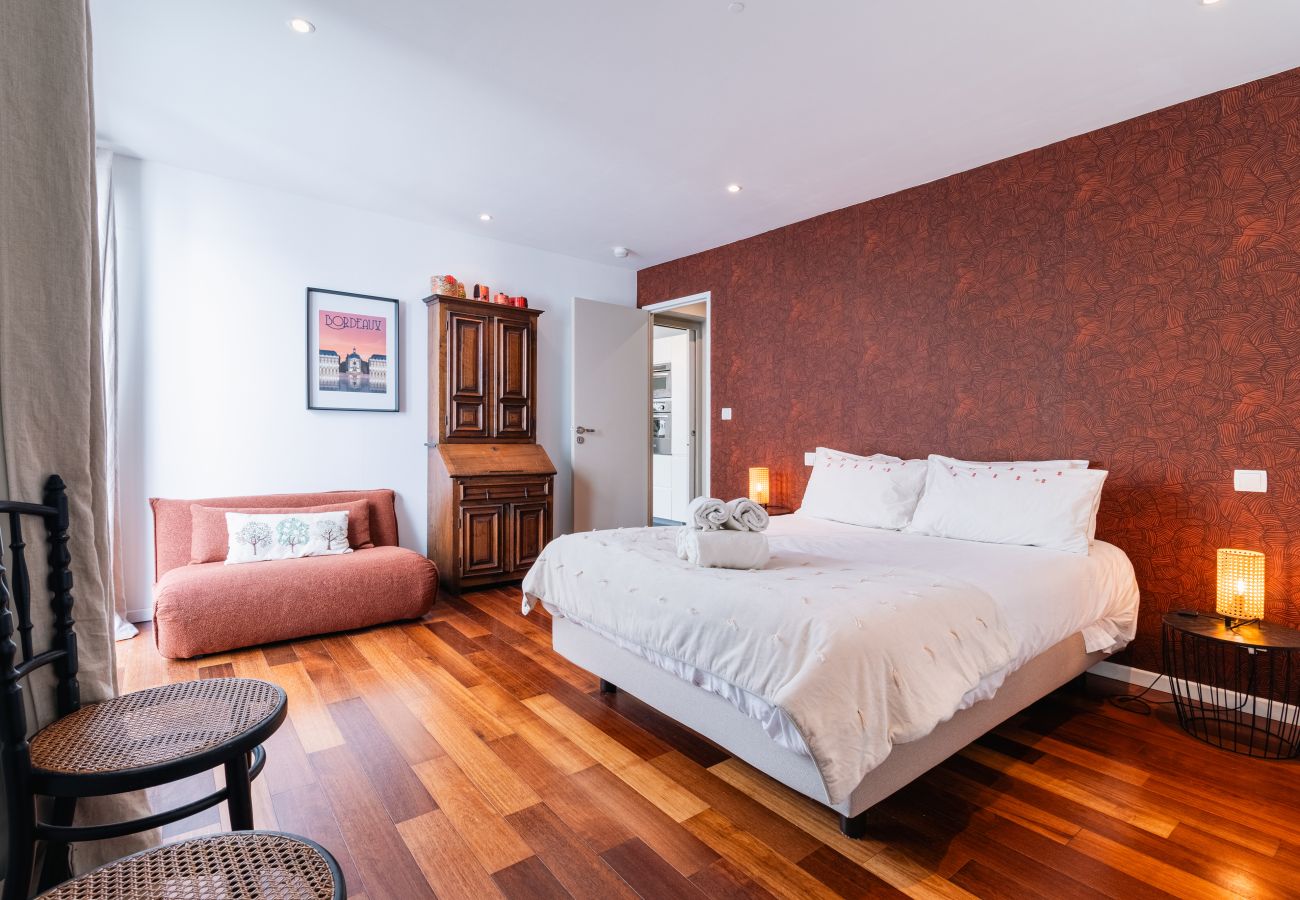 Appartement à Bordeaux - Spectaculaire loft de 250 m² situé au cœur des Chartrons à Bordeaux