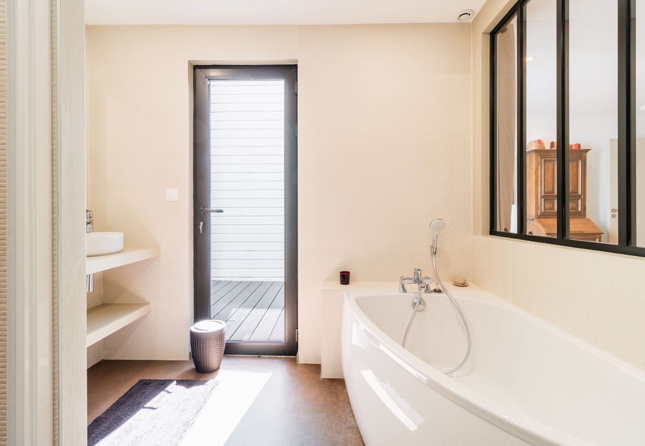 Appartement à Bordeaux - Spectaculaire loft de 250 m² situé au cœur des Chartrons à Bordeaux