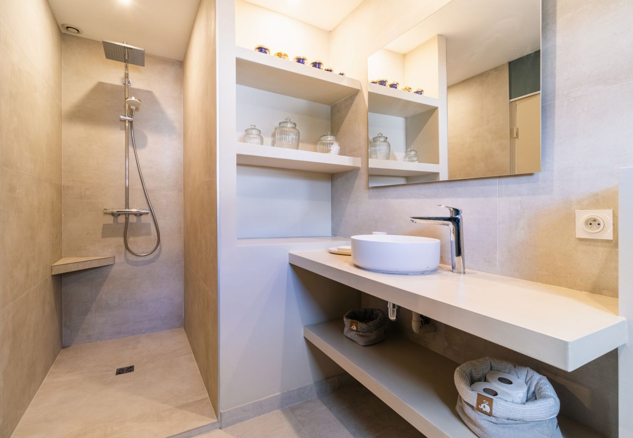 Appartement à Bordeaux - Spectaculaire loft de 250 m² situé au cœur des Chartrons à Bordeaux