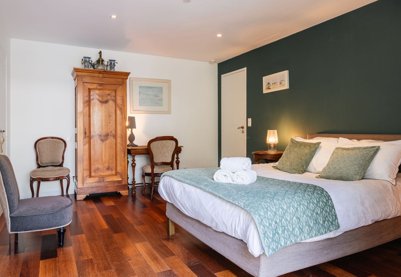 Appartement à Bordeaux - Spectaculaire loft de 250 m² situé au cœur des Chartrons à Bordeaux