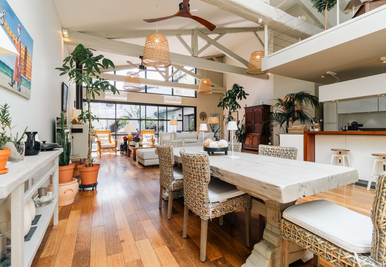 Appartement à Bordeaux - Spectaculaire loft de 250 m² situé au cœur des Chartrons à Bordeaux