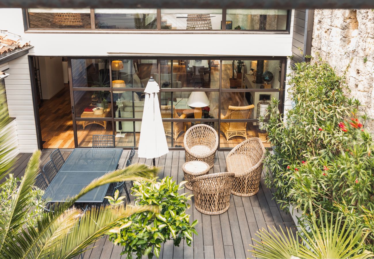 Appartement à Bordeaux - Spectaculaire loft de 250 m² situé au cœur des Chartrons à Bordeaux