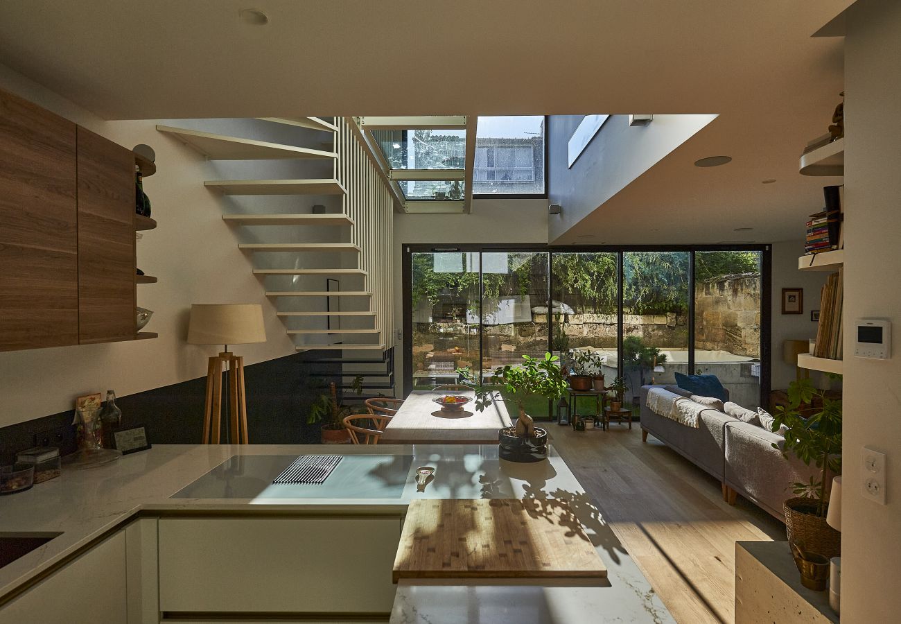 Maison à Bordeaux - Maison d'architecte avec jardin et micro-piscine au cœur des Chartrons
