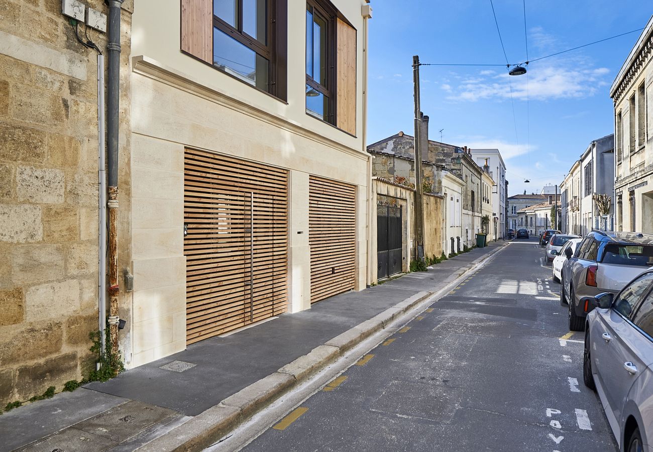 Maison à Bordeaux - Maison d'architecte avec jardin et micro-piscine au cœur des Chartrons