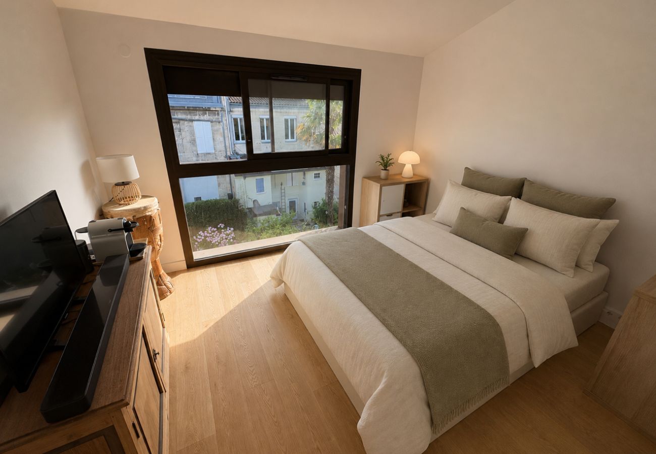 Maison à Bordeaux - Maison d'architecte avec jardin et micro-piscine au cœur des Chartrons