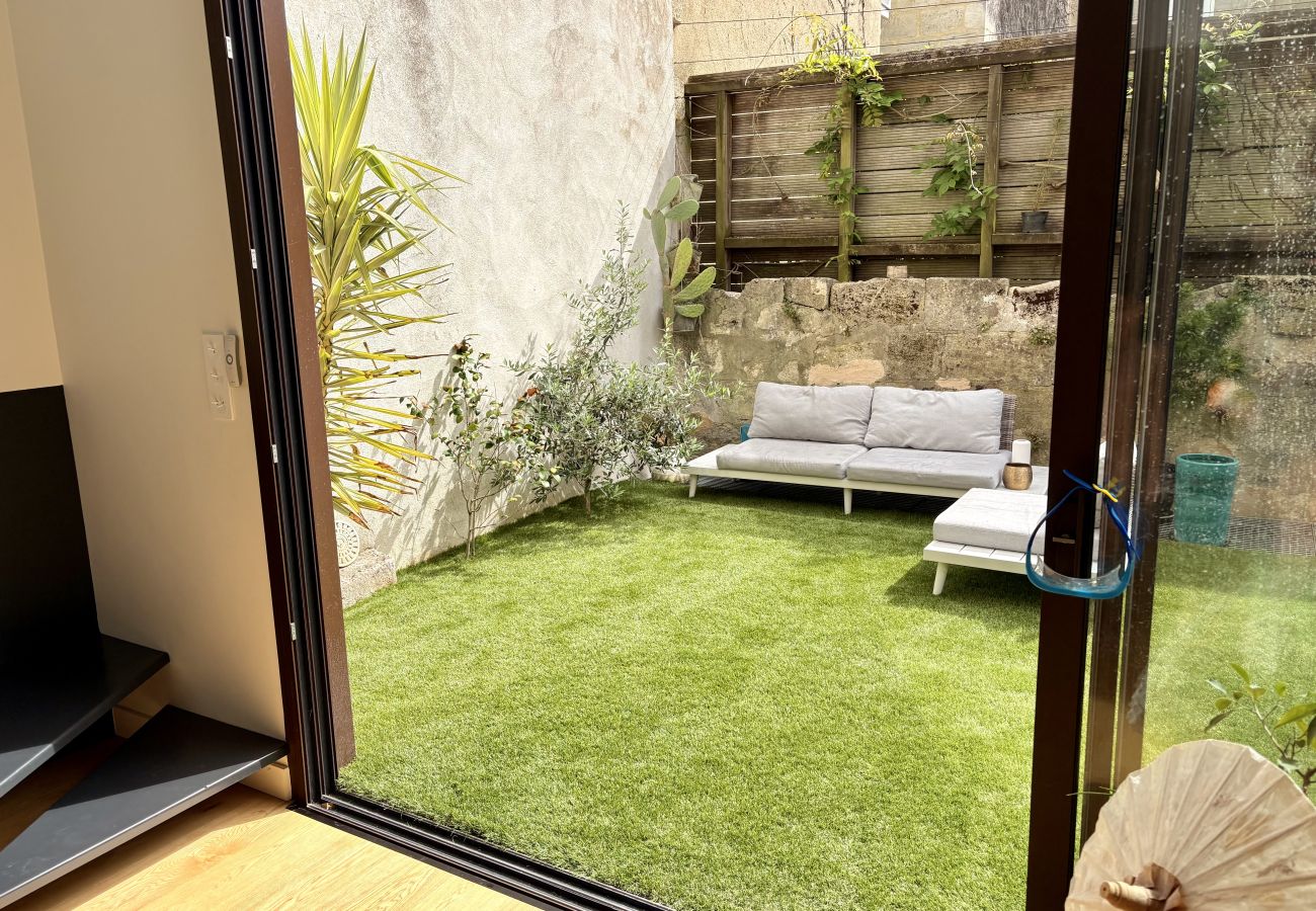 Maison à Bordeaux - Maison d'architecte avec jardin et micro-piscine au cœur des Chartrons